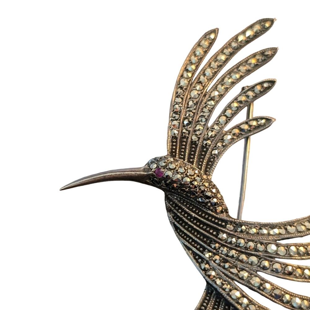 Vintage Sterling Marcasite Art Deco Humming Bird in Flight Ruby Eye Brooch - Picture 4 of 6